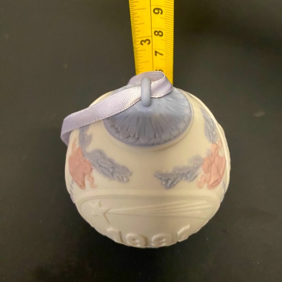 LLADRO 1991 Porcelain Christmas Ball. Retired - Picture 8 of 9
